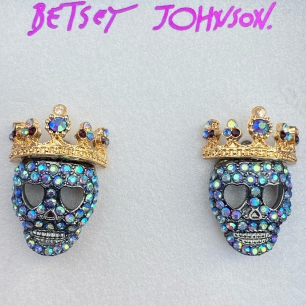 New  Betsey Johnson Skull Stud Earrings - Picture 5 of 10